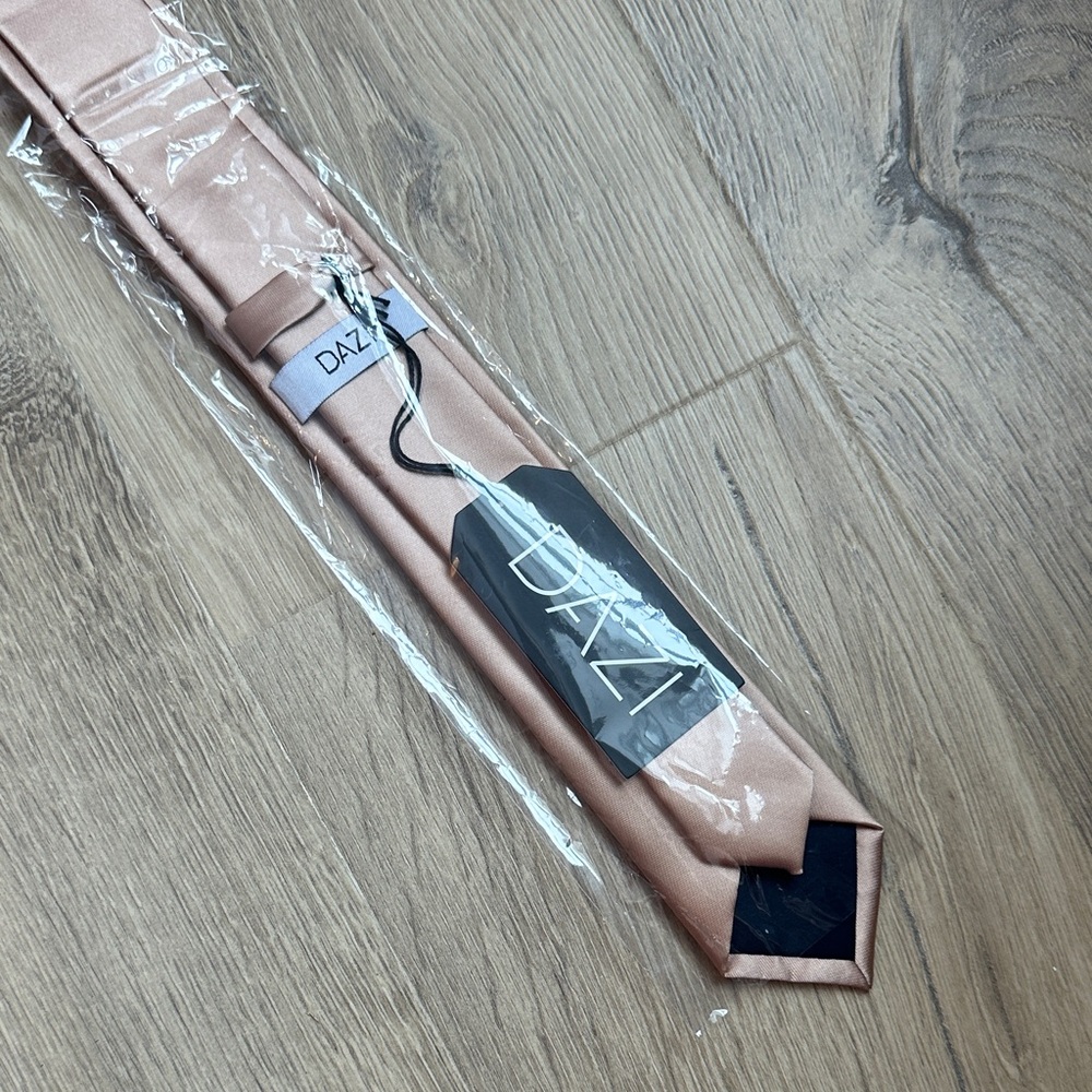 Dazi champagne skinny Necktie BRAND NEW